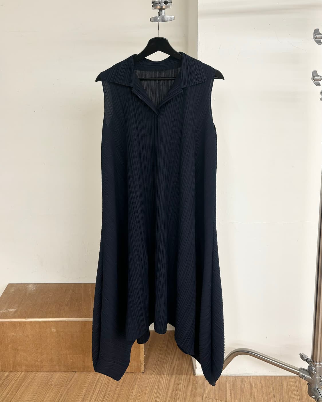 플리츠 플리즈 네이비 슬리브리스 에이라인 플리츠 롱 원피스 상품이미지1