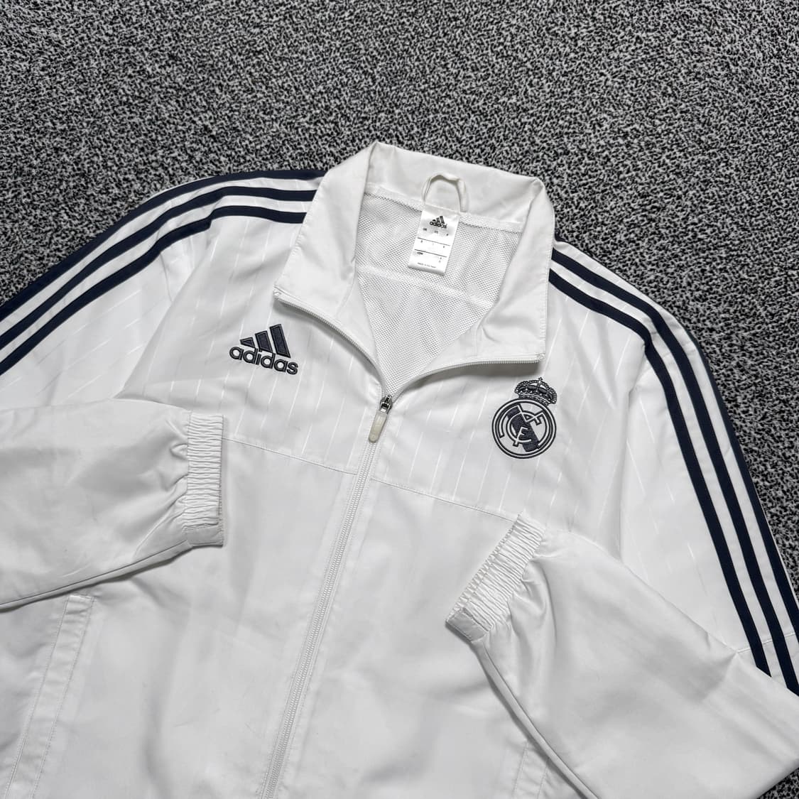 Name : 아디다스 레알마드리드 팀로고 화이트컬러 바람막이 :)  상품이미지2