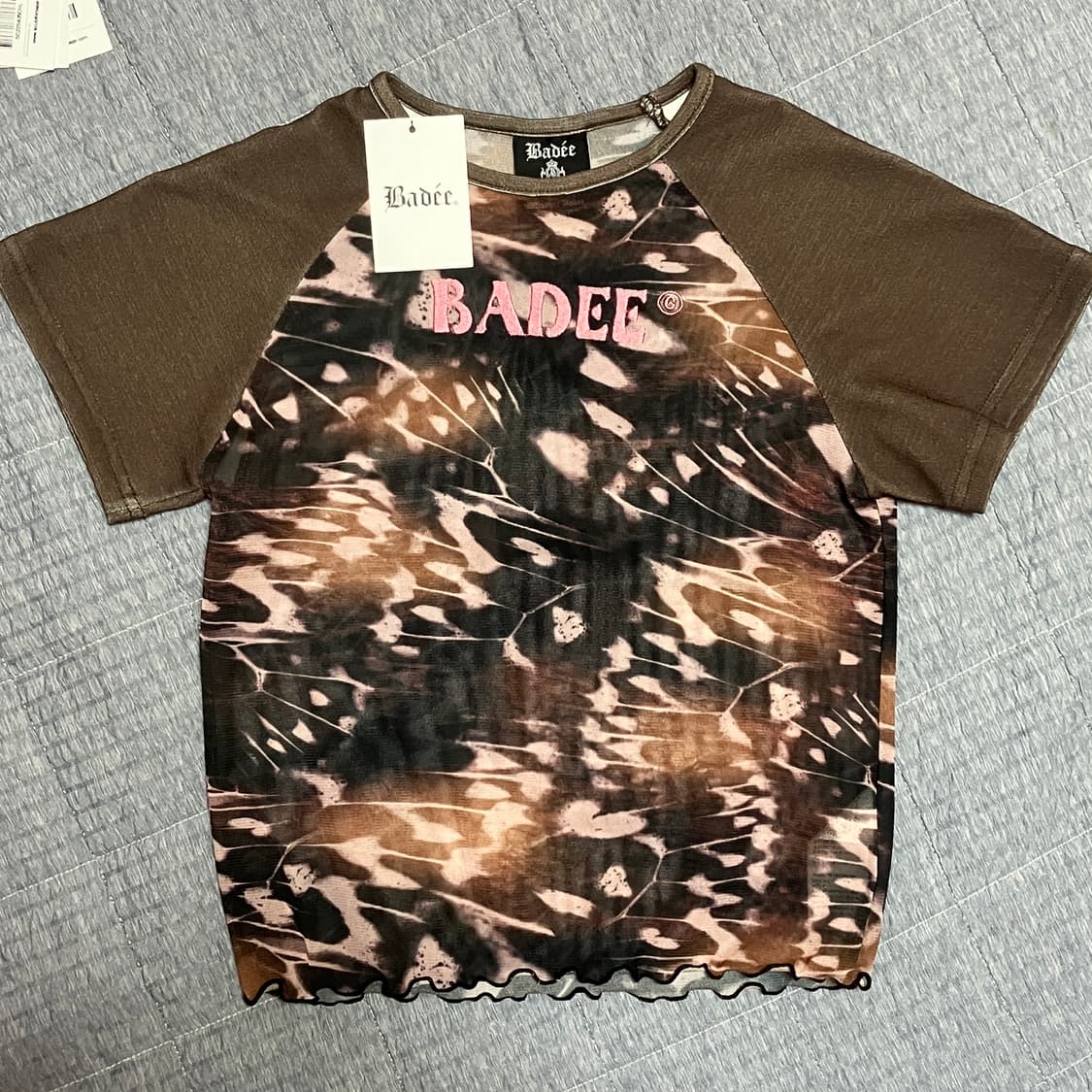 배디 BADEE 버터플라이 레귤러 크롭 매쉬 매쉬 반팔티 브라운 상품이미지1