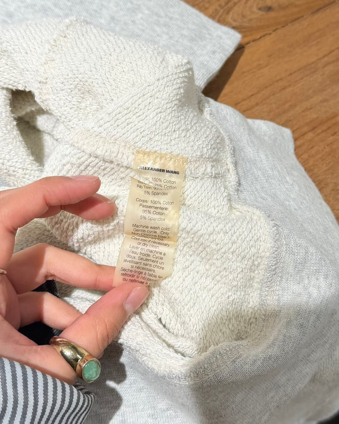 티 바이 알렉산더 왕 라이트 그레이 하이넥 크롭 스웻셔츠 상품이미지8