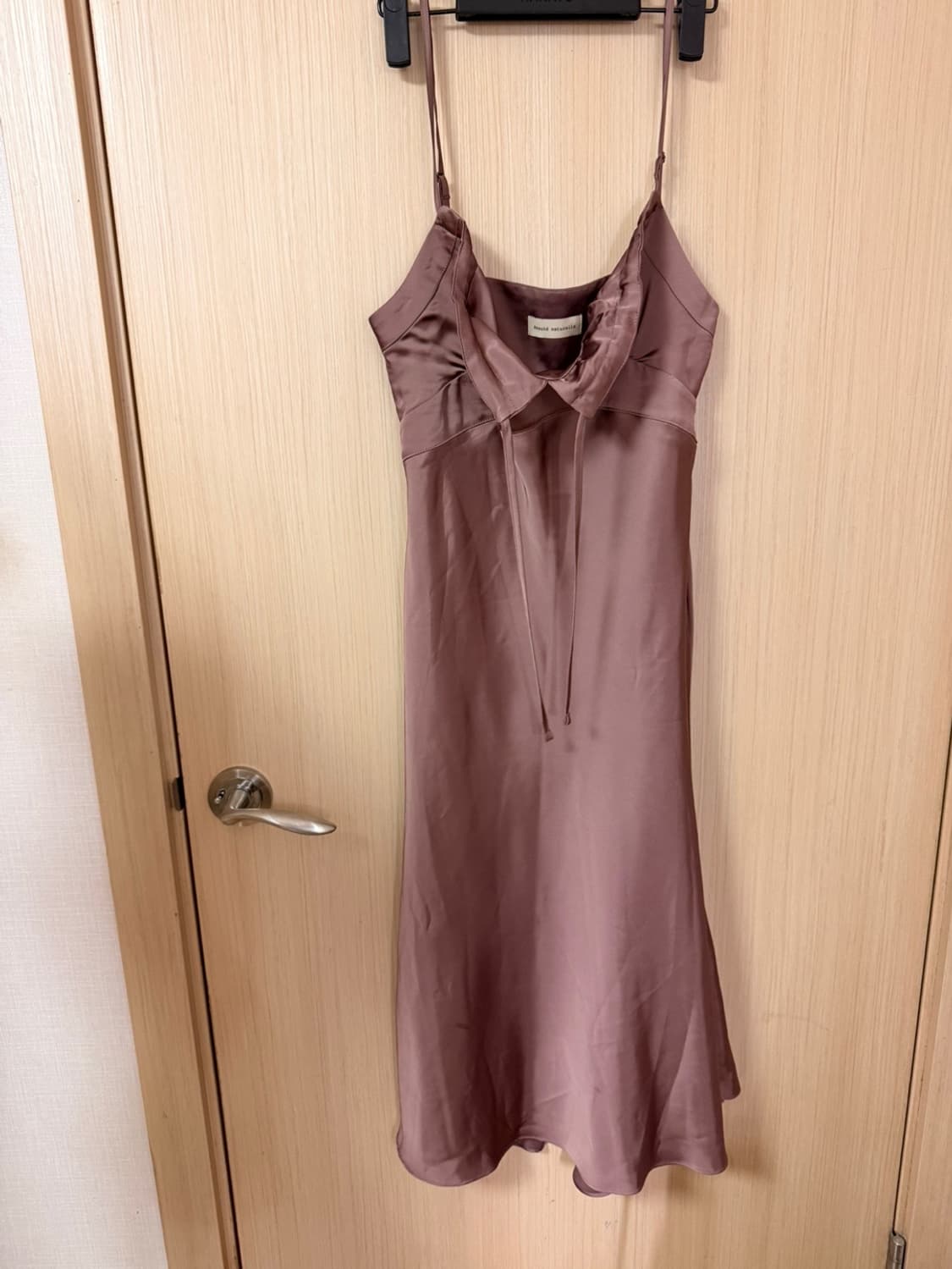 55사이즈) 보떼나뛰렐 carolyn 캐롤린 새틴 끈나시 미디원피스 상품이미지7