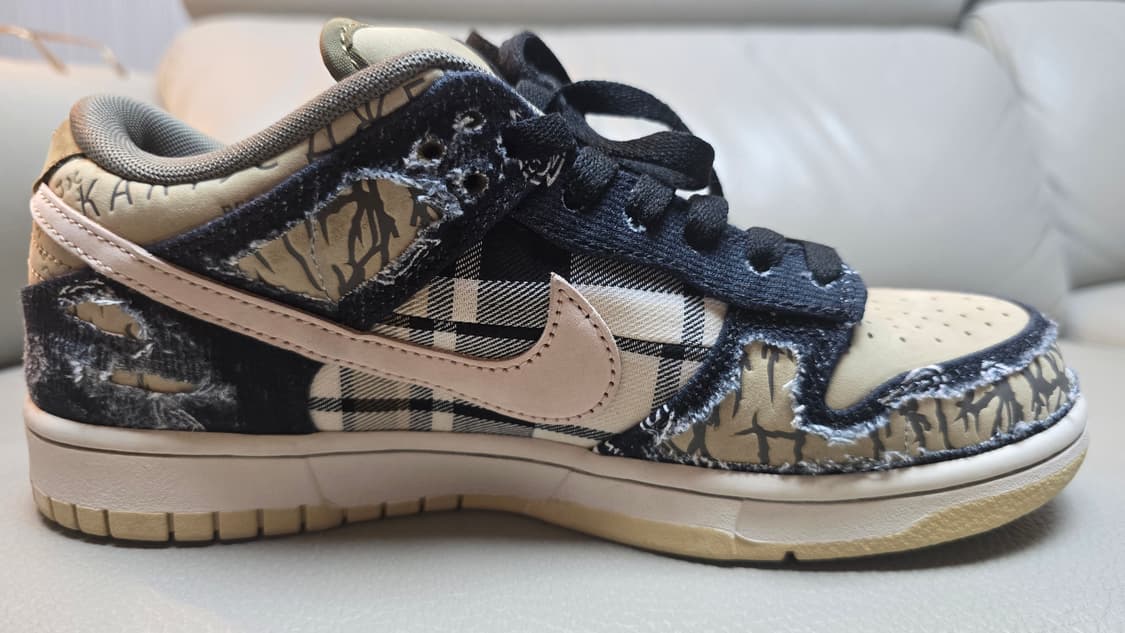 나이키 트래비스 스캇 SB 덩크 로우 245 벗김 (리버스) 상품이미지7