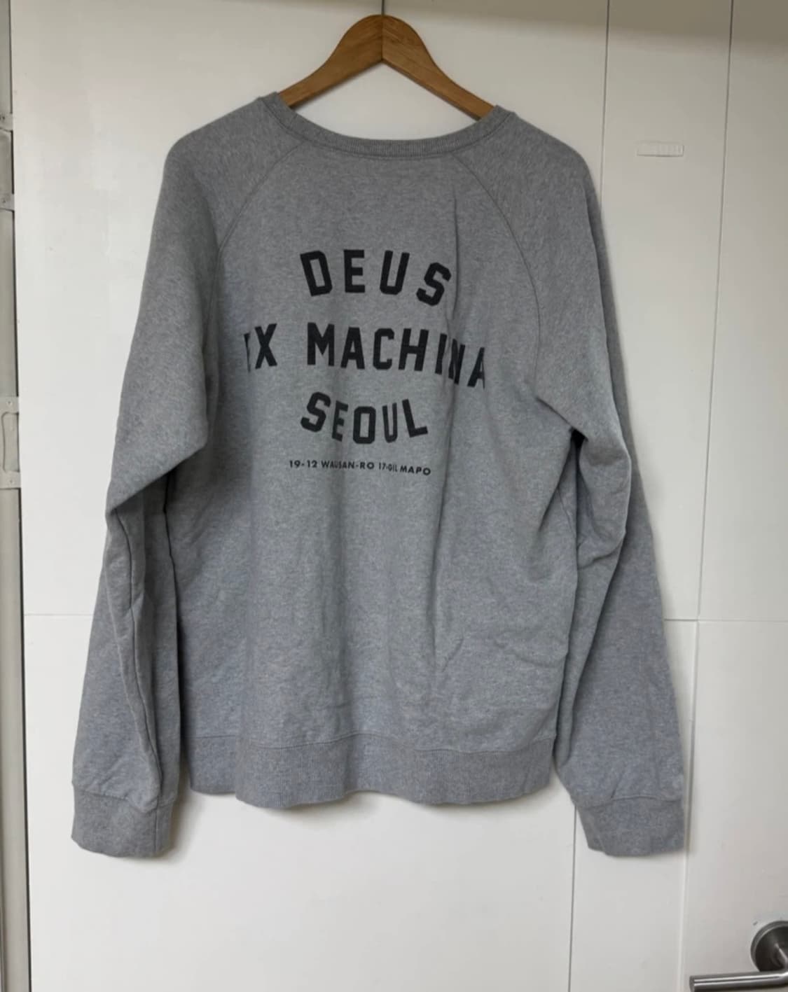 데우스 엑스 마키나 서울 맨투맨 그레이 상품이미지4