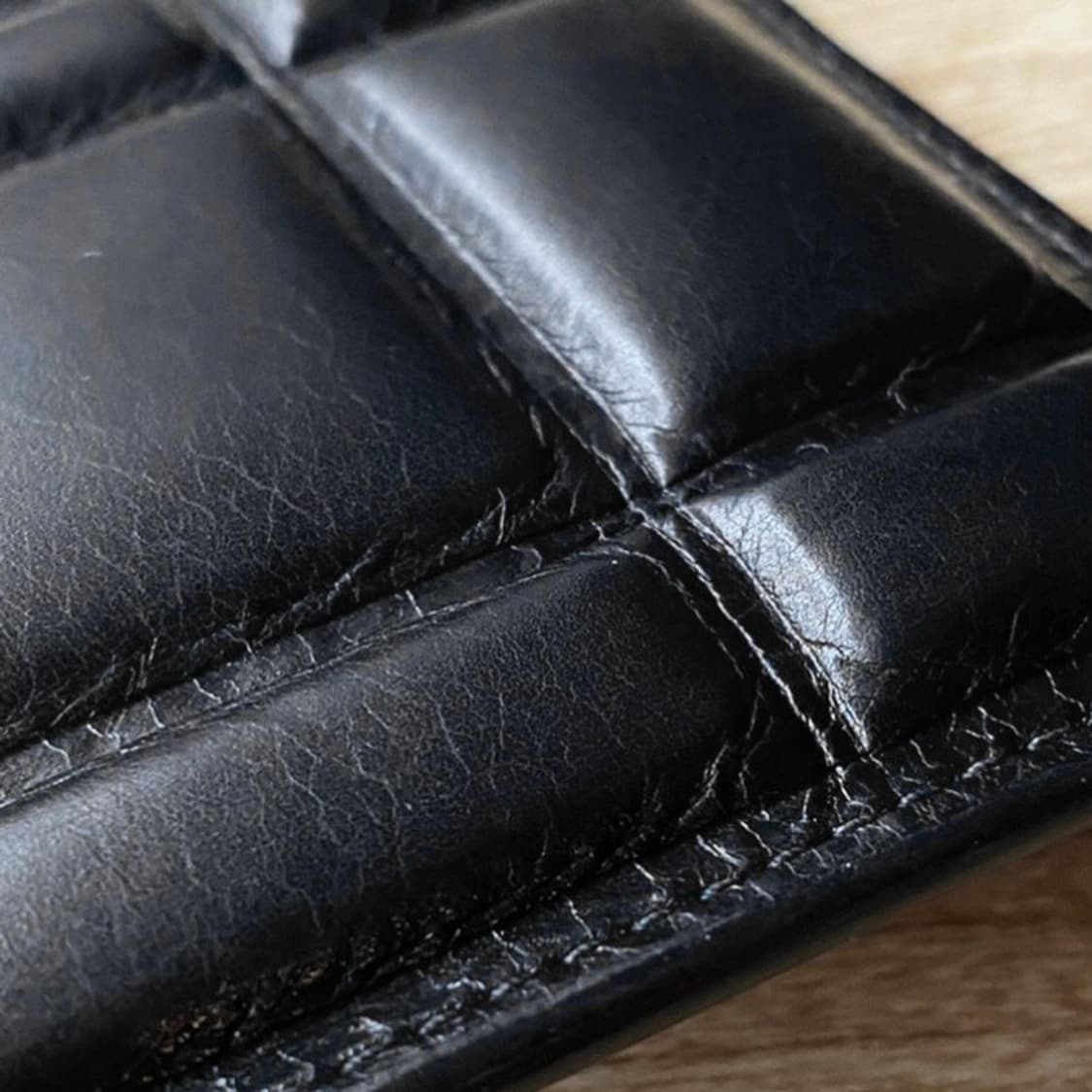 [정품] 보테가베네타 스퀘어 엠보스드 퀼티드 카드지갑 상품이미지2