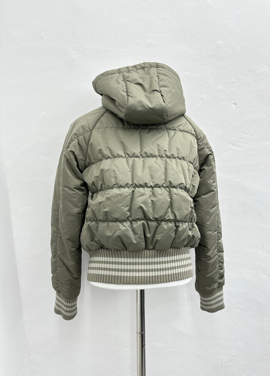 Adidas khaki shirring padding puffer 상품이미지2