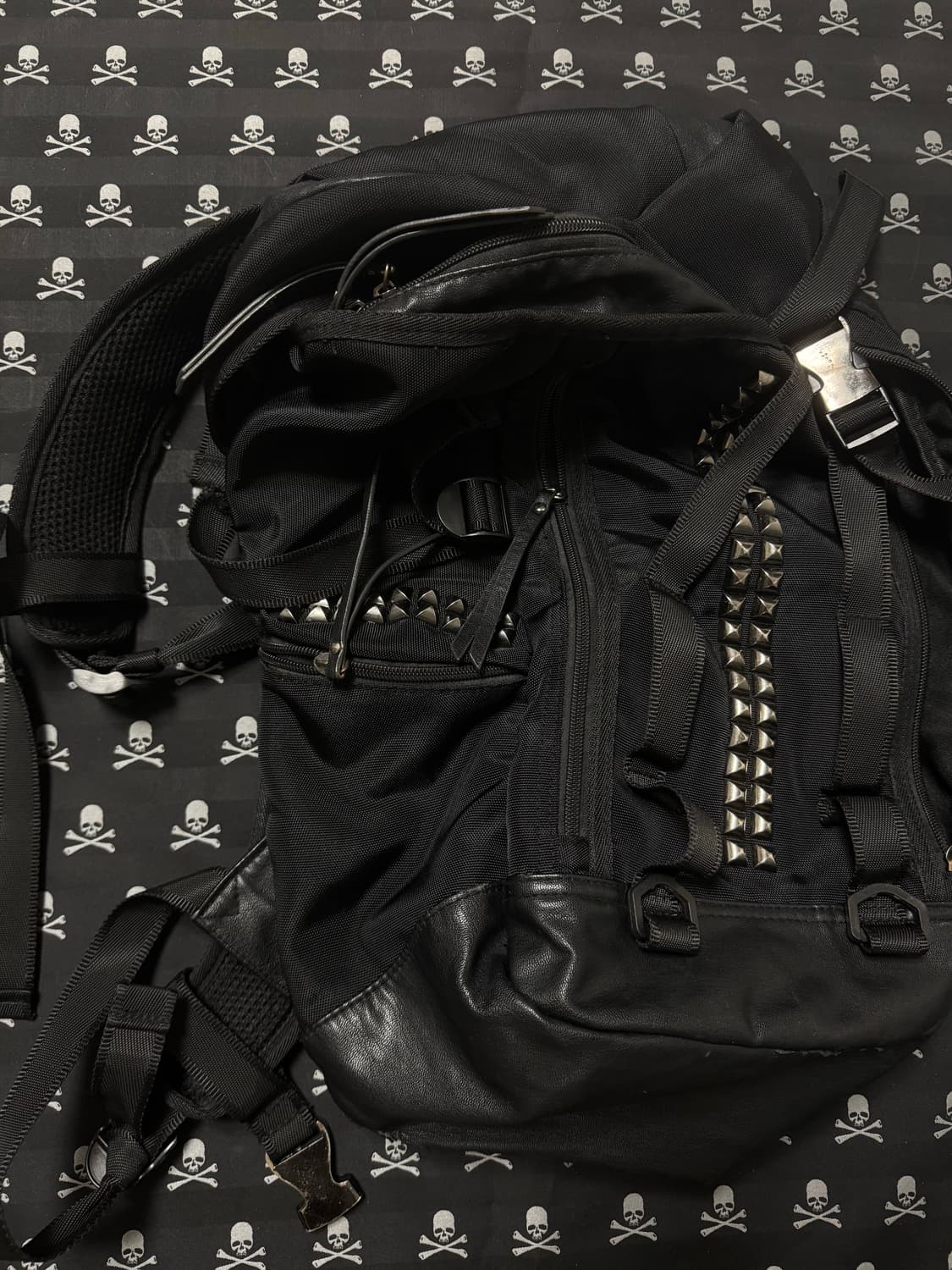 “CIVARIZE” Archvie stud backpack 상품이미지2