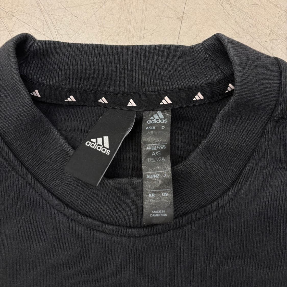 아디다스 백삼선 블랙 맨투맨 상품이미지4