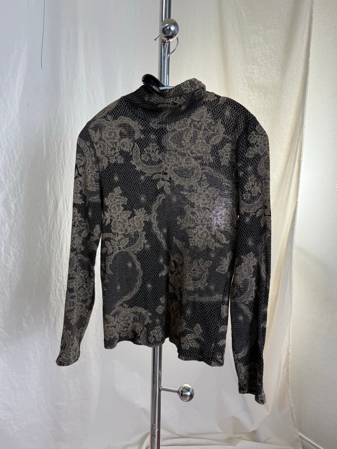 Kiccomimi 페이즐리 레이스 터틀넥 탑 (캐시미어) 상품이미지4