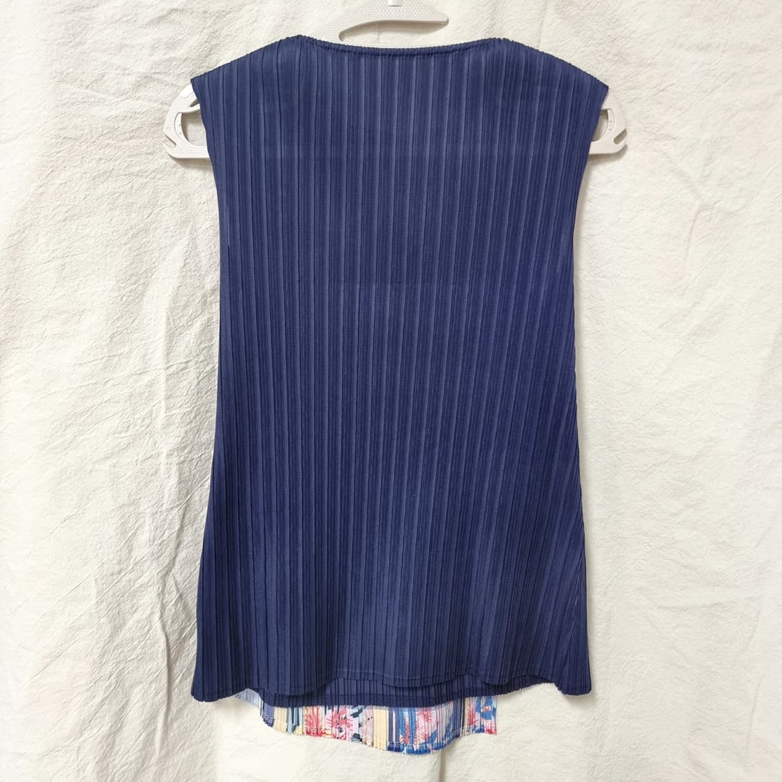 플리츠미 언발란스 슬리브리스 블라우스 /상태최상 상품이미지2