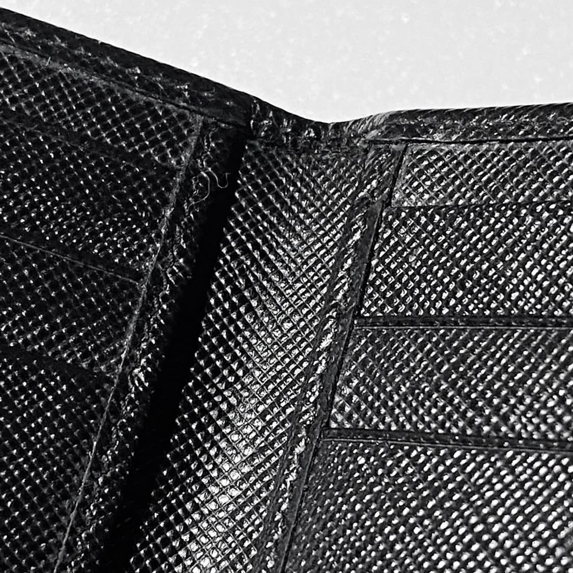 [정품] 프라다 음각로고 사피아노 소가죽 컴팩트 카드지갑 상품이미지7