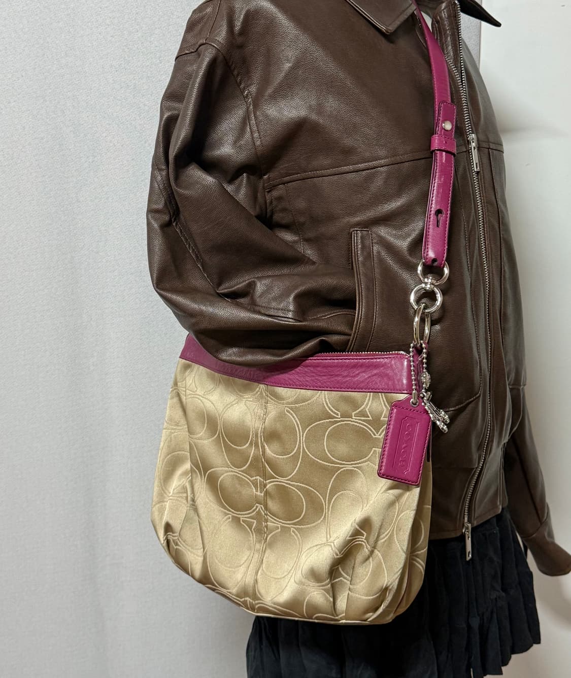 🩷코치 라즈베리핑크 시그니처 자카드 Y2K 숄더백 상품이미지2