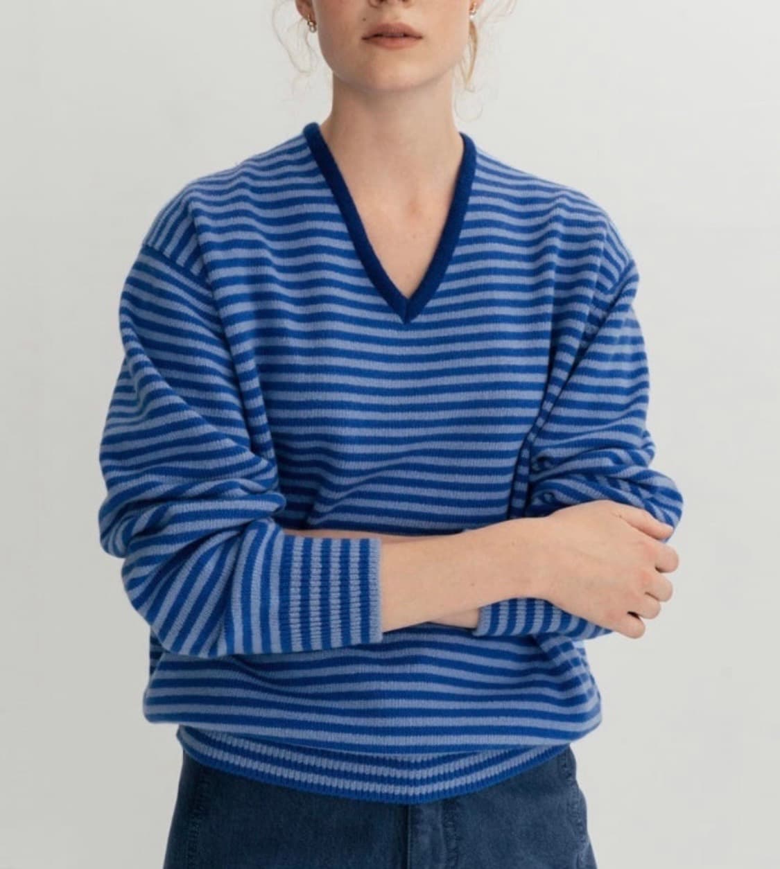 문달 리스카 니트 블루 문달 브이넥 상품이미지1