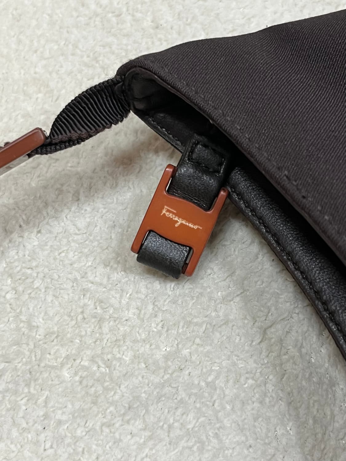 90s FERRAGAMO 페라가모 아크릴피스 핸들 백 상품이미지6