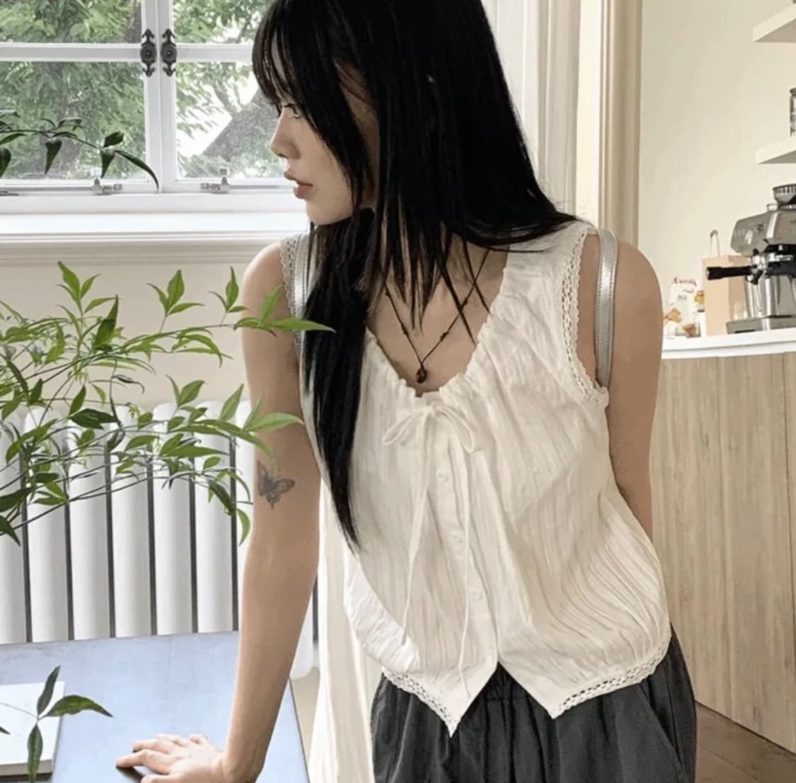 원더원더 레이스 스트링 나시 블라우스 상품이미지1