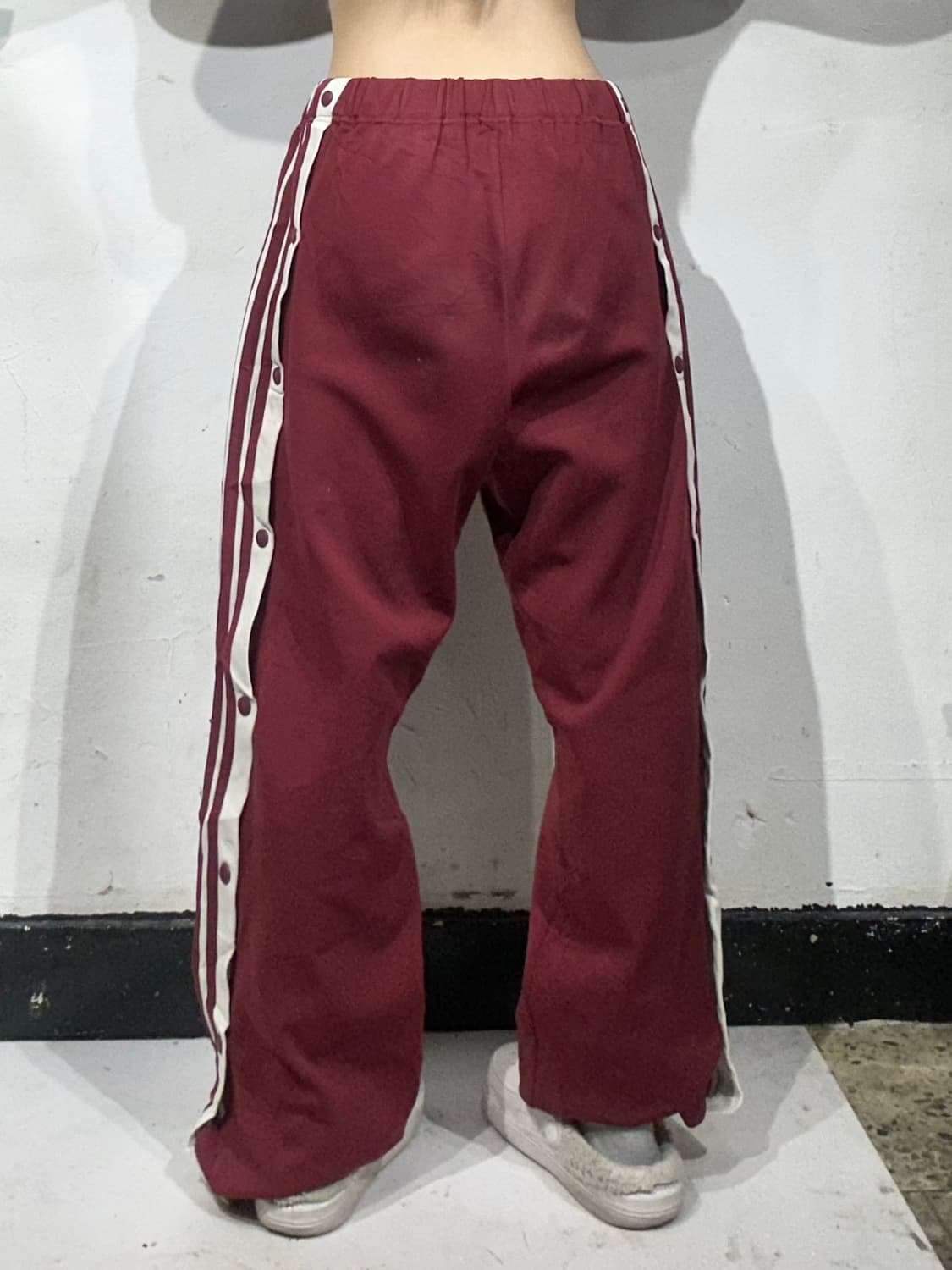 90s 아디다스 버건디 스냅 단추 화이트 삼선 와이드 트레이닝 바지 M 상품이미지3