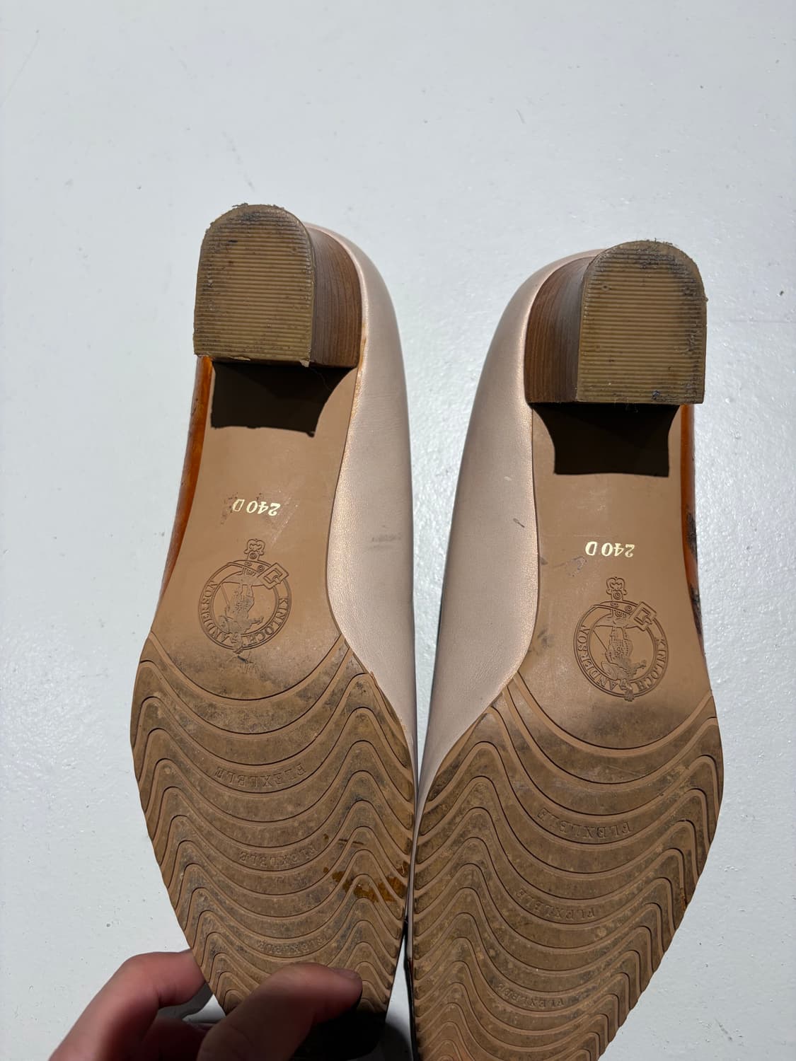 Kinloch Anderson 투톤 레더 펌프스 힐 240mm 상품이미지6