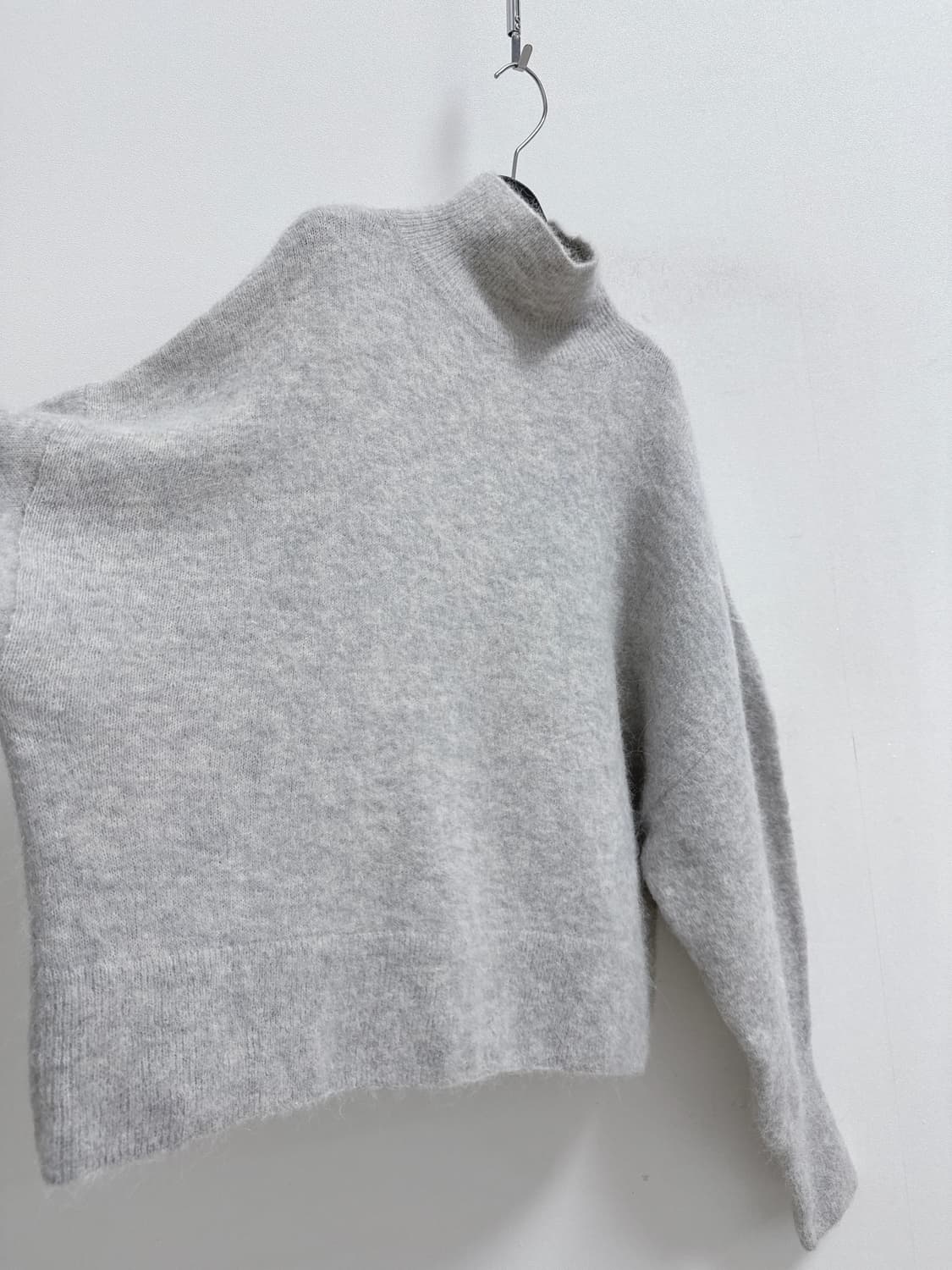 앤아더스토리즈 루즈핏 알파카 하이넥 니트  상품이미지4