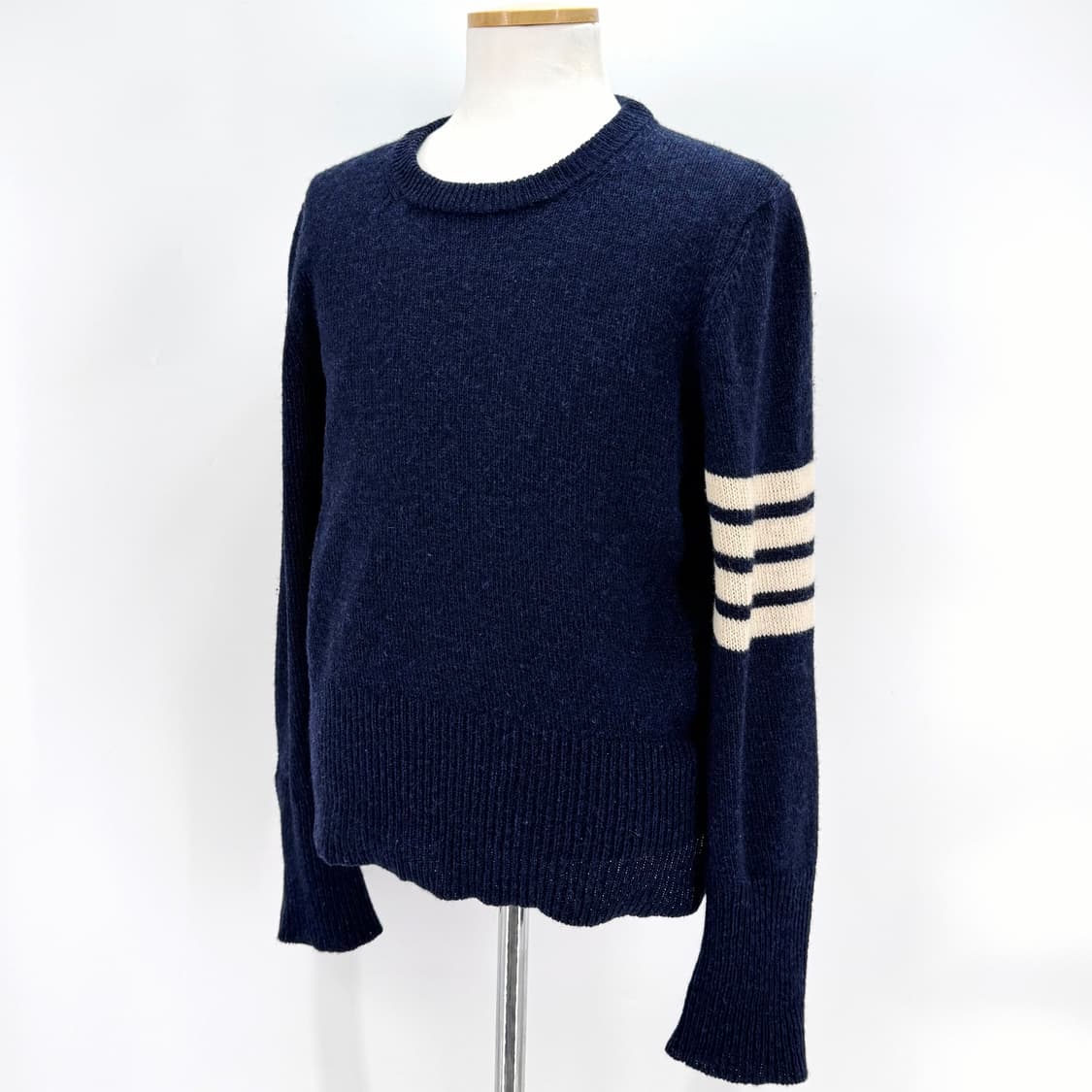 [3사이즈] 톰브라운 사선완장 크루넥 울 니트 네이비 (MKA317A) 상품이미지4