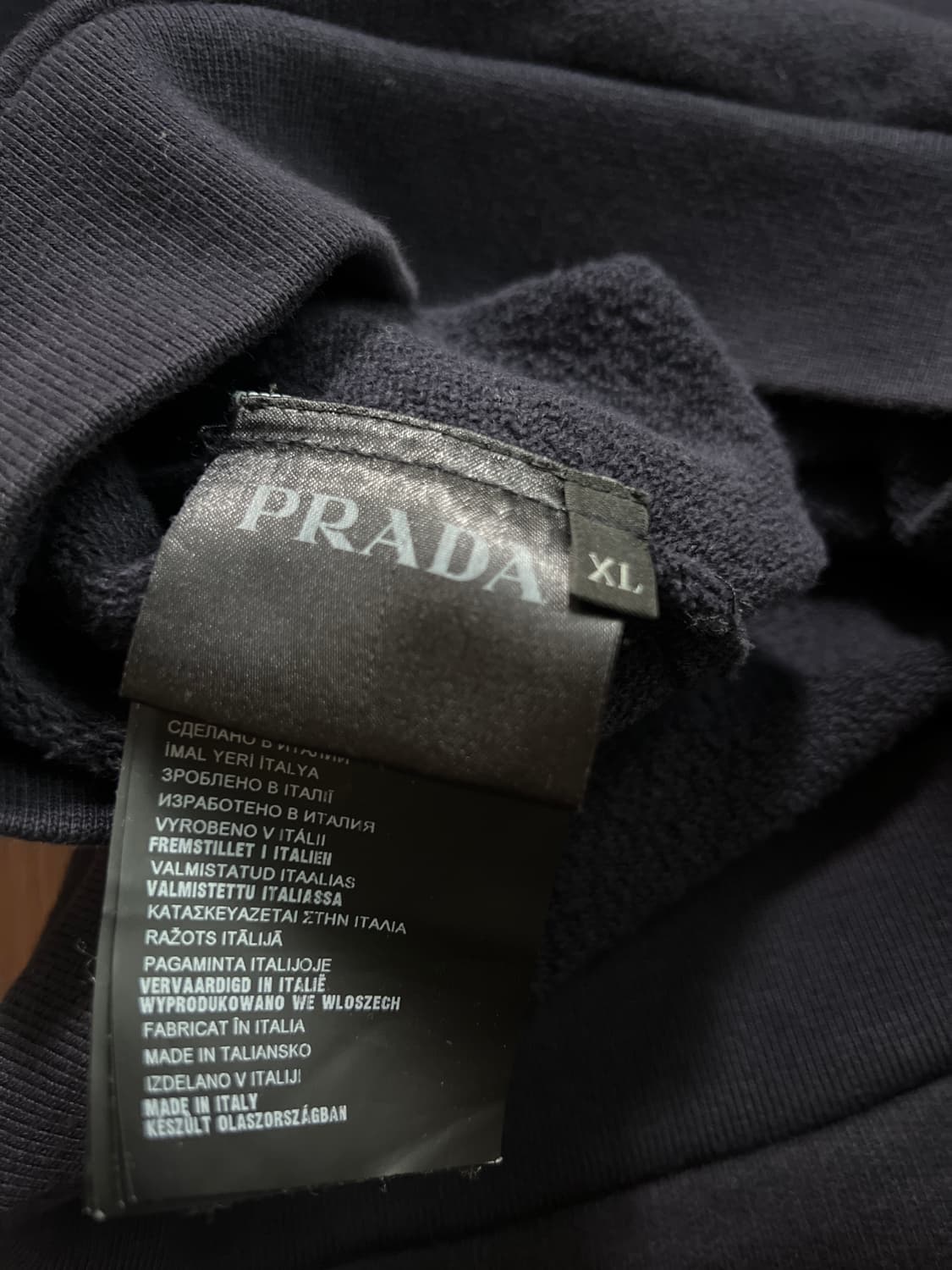 프라다 삼각로고 맨투맨 상품이미지4