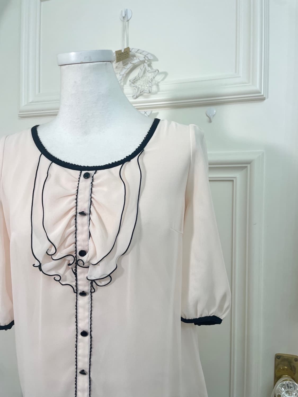 sheer pink black line ruffle blouse 상품이미지7
