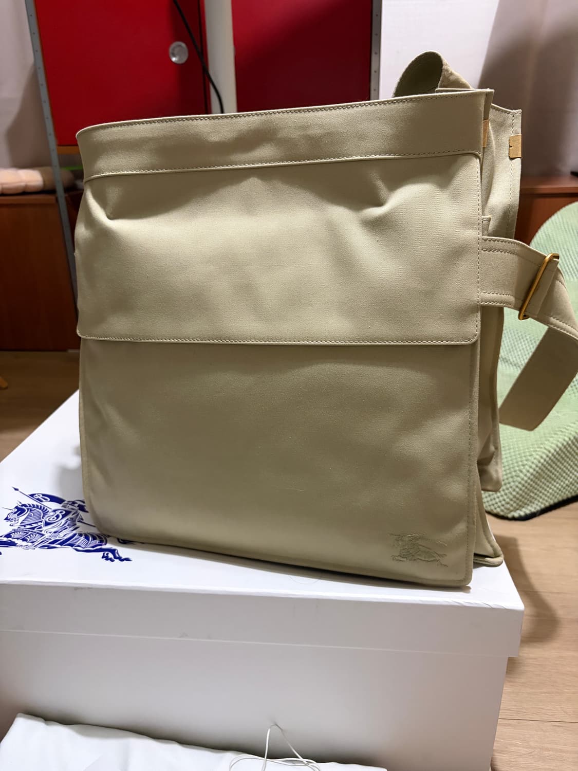 버버리 개버딘 트렌치 백 상품이미지4