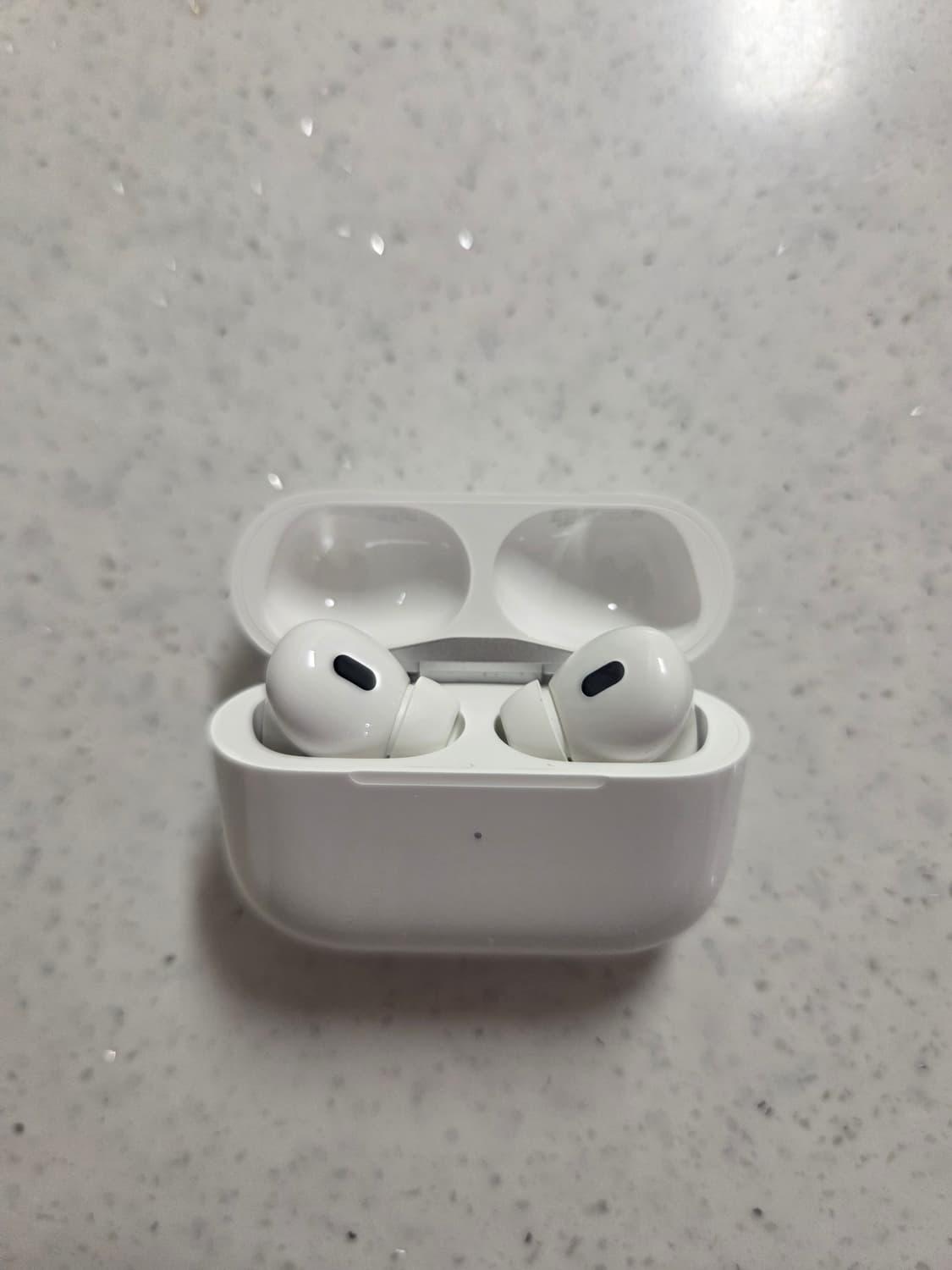 새상품급 에어팟 프로 2 상품이미지1