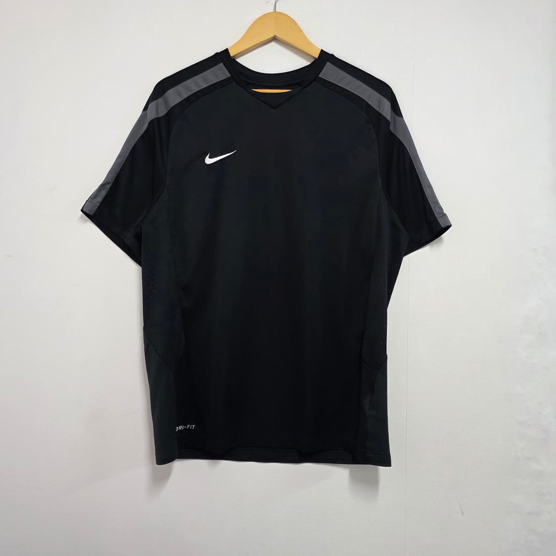 XL 나이키 드라이핏 기능성 반팔티셔츠 블랙 그레이 상품이미지1