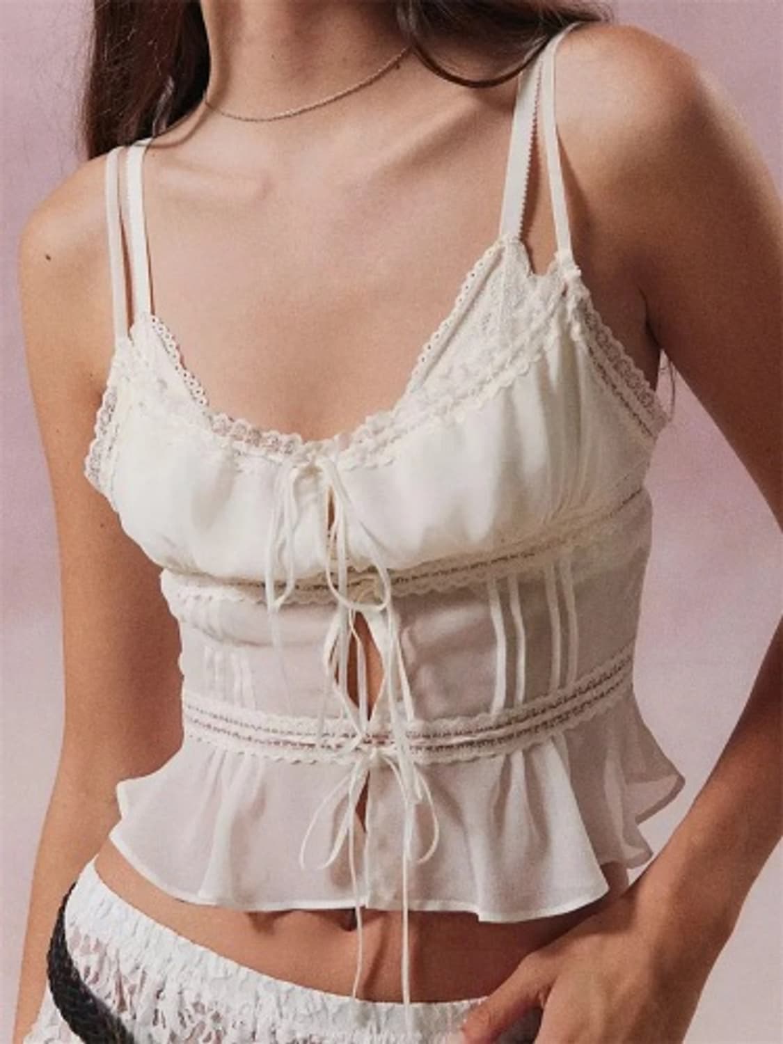 어반아웃피터스 김치블루(kimchiblue) 레이스 슬리브리스 탑 상품이미지1