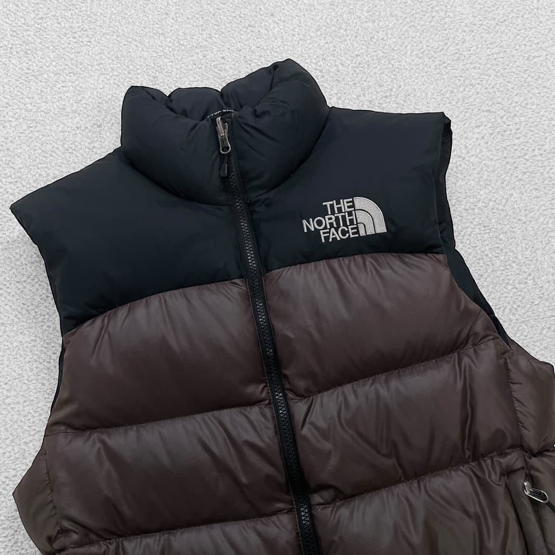 노스페이스 눕시 700 다운 베스트 조끼 패딩 블랙 브라운 상품이미지2