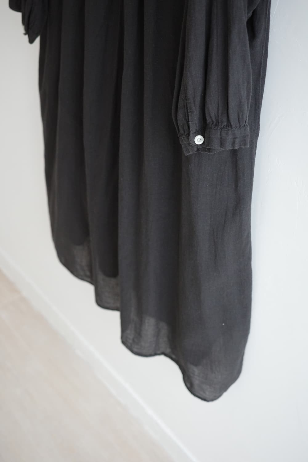 studio CLIP
• 블랙 아사 코튼 셔츠 롱 원피스 상품이미지9