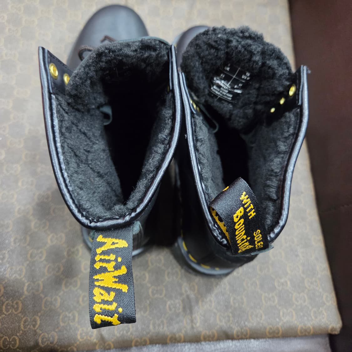 닥터마틴 양털부츠 거의 새 제품 상품이미지3