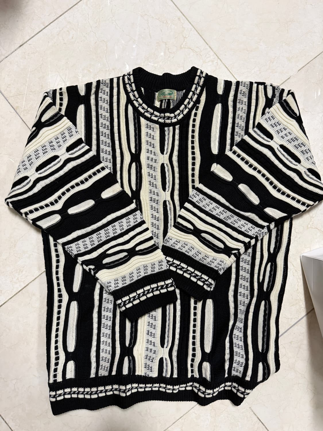 Crocodile 패턴 니트 스웨터 상품이미지1