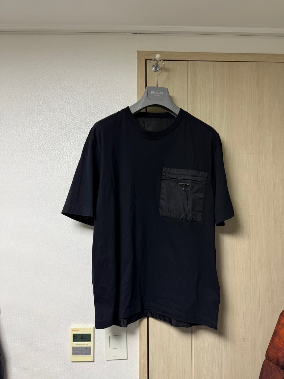 [XL] 프라다 리나일론 포켓 반팔티셔츠 상품이미지1