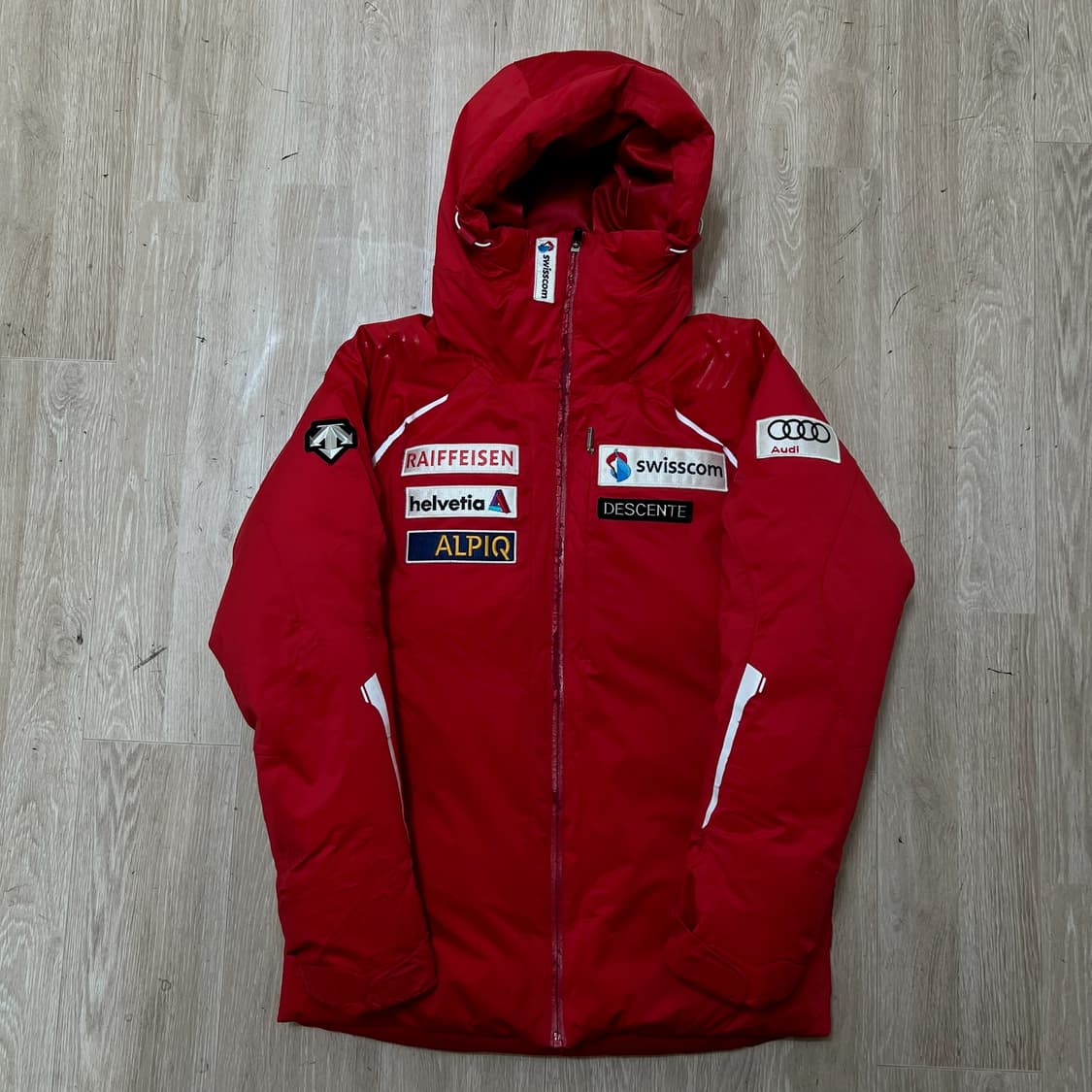 데상트 아우디 스위스 스키팀 덕다운 후드 패딩 S/90  상품이미지1