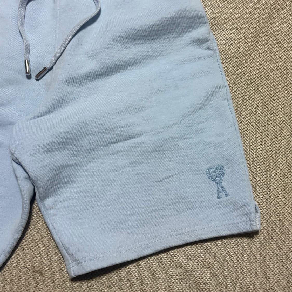 아미(AMI) 스몰 하트 로고 스웨트 반바지 상품이미지2