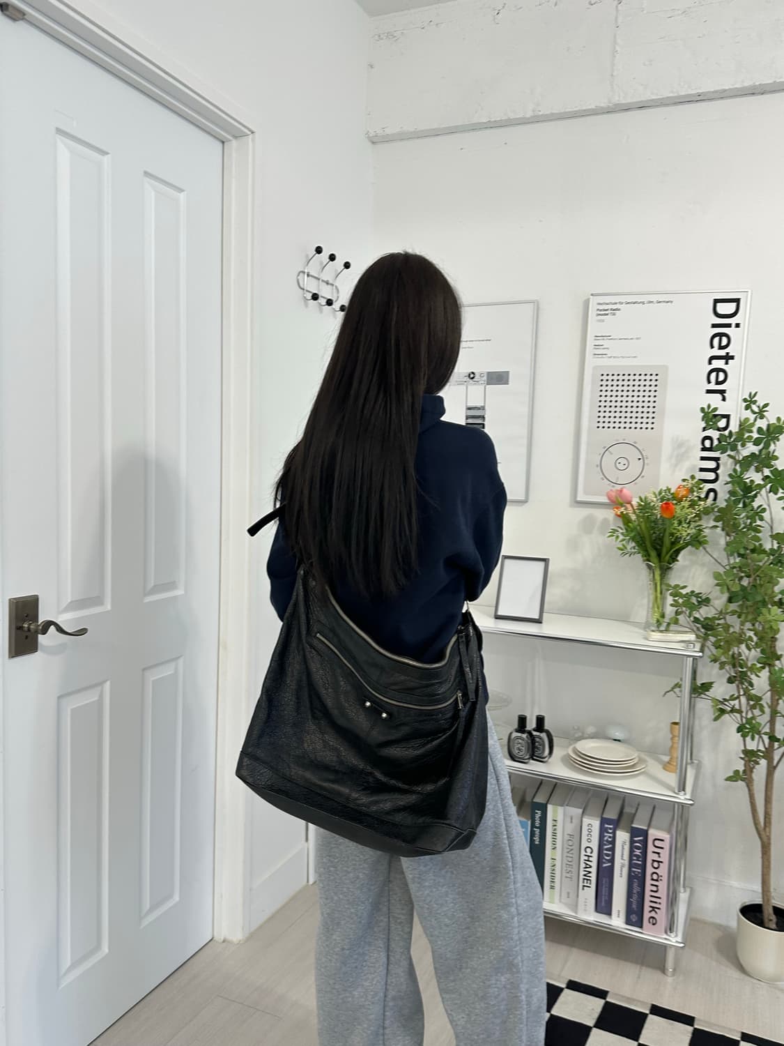 ❌거래중[A+ 정품] 발렌시아가 시티 모터백 커리어 블랙 상품이미지9