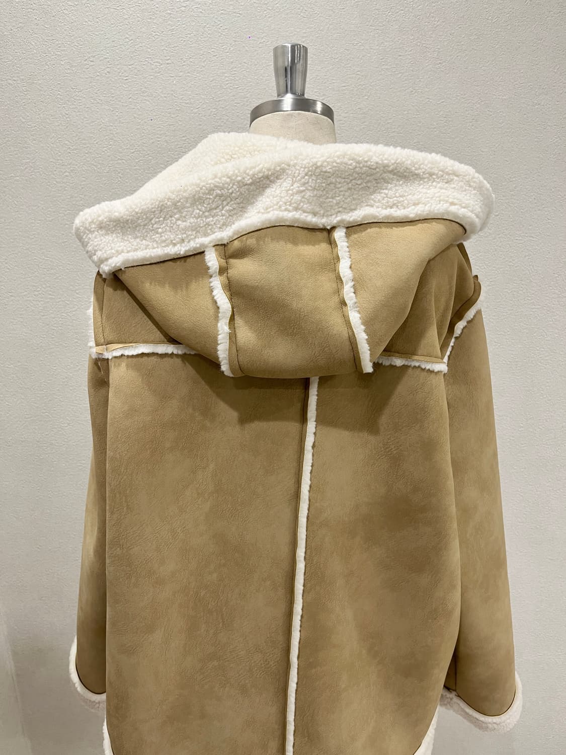 Palejade shearling hooded coat beige 상품이미지3