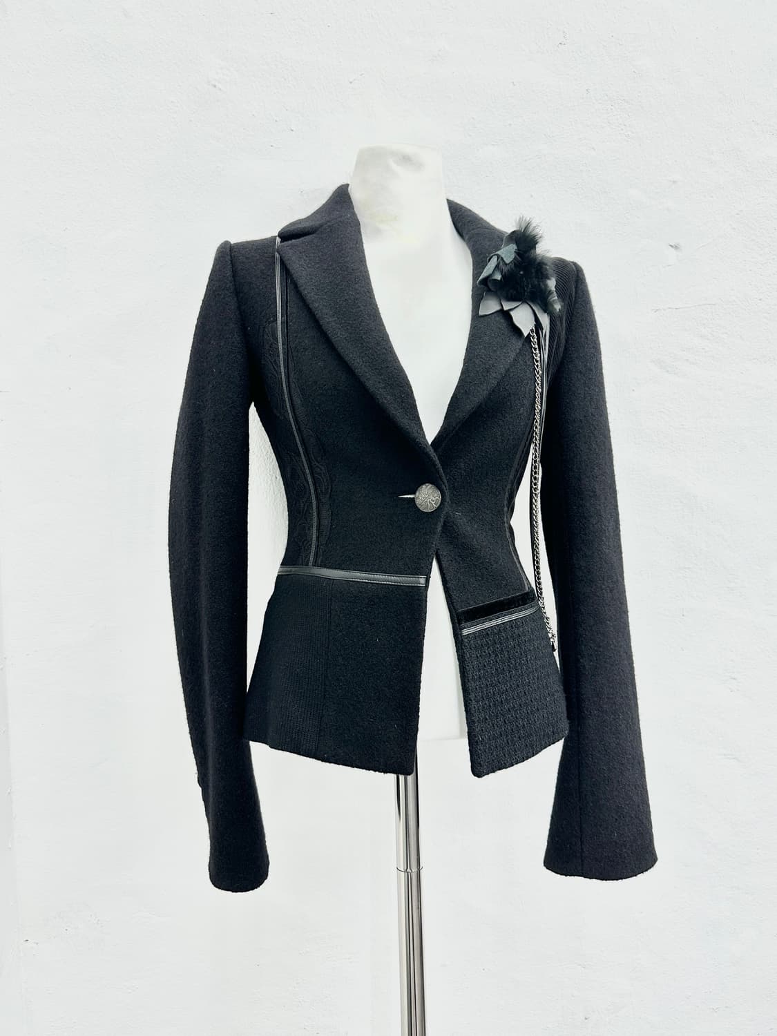 Brooch detail mixed texture jacket 상품이미지2