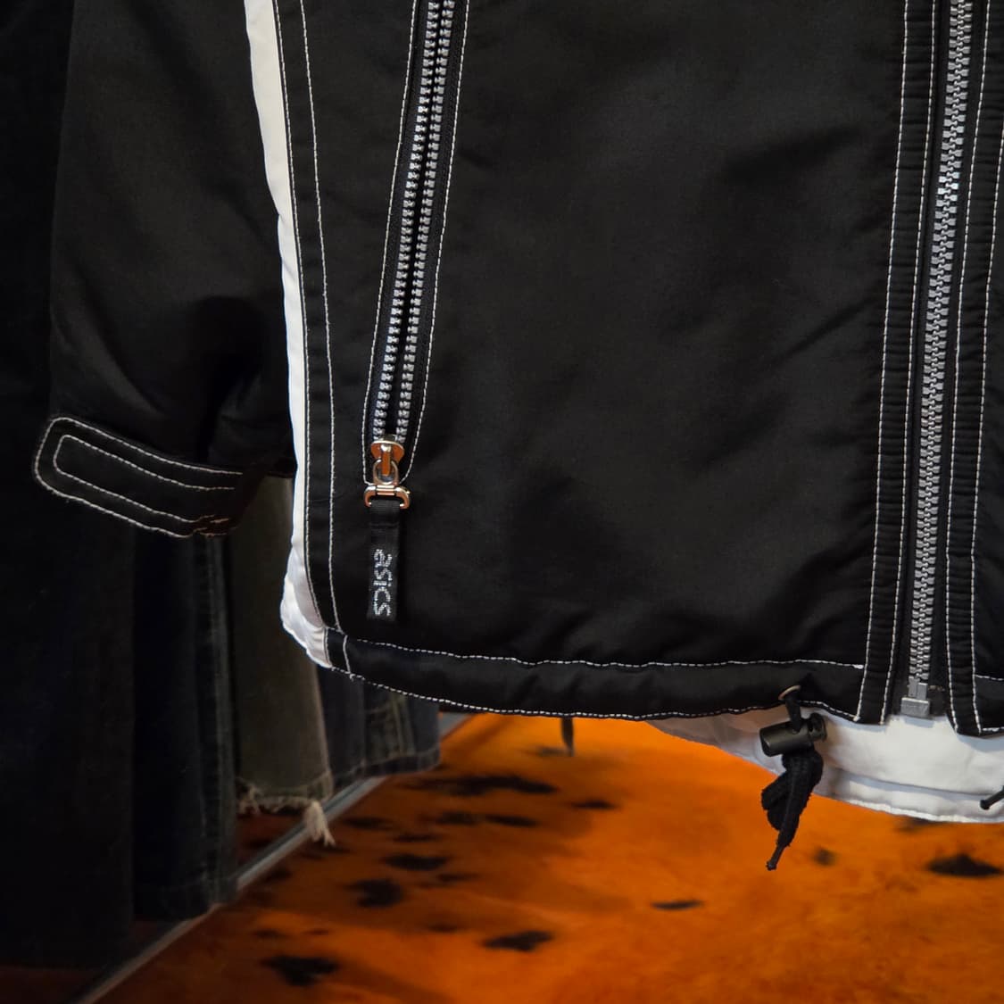 아식스 올드스쿨 배색 누빔 보더 점퍼 상품이미지5