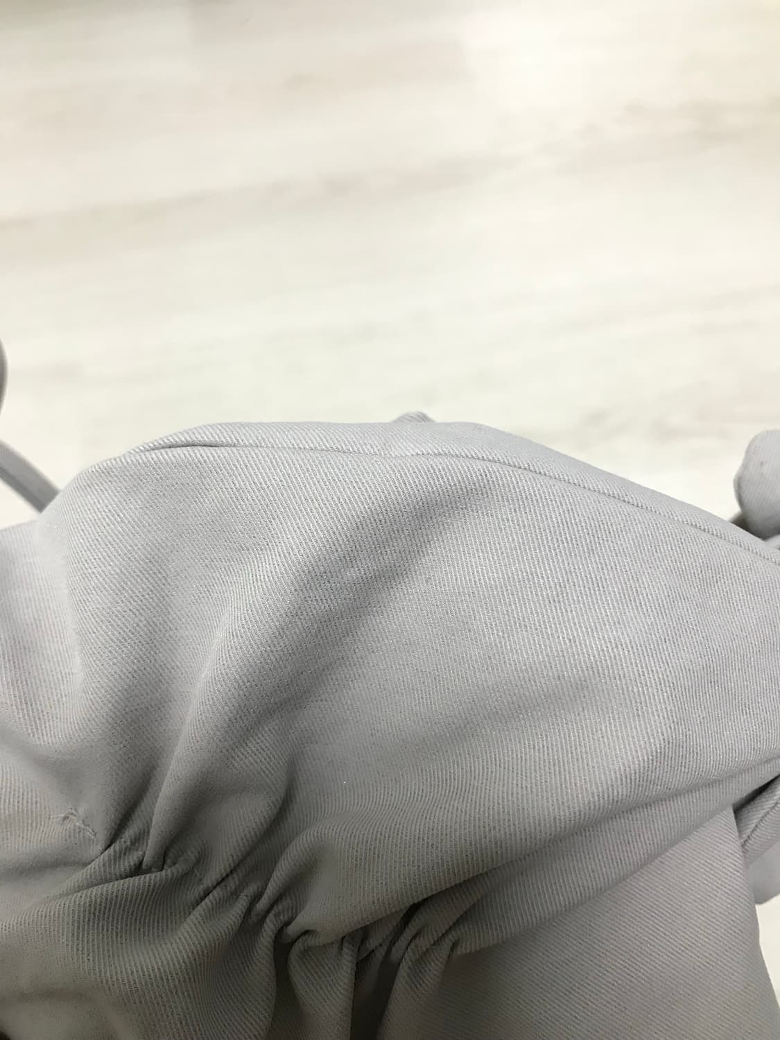 미세키서울 셔링 미니 크로스백 그레이 상품이미지4