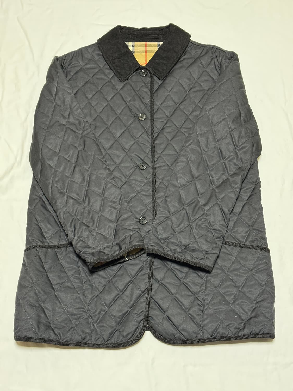 버버리(Burberry) 클래식 다이아몬드 퀼팅 자켓 상품이미지1