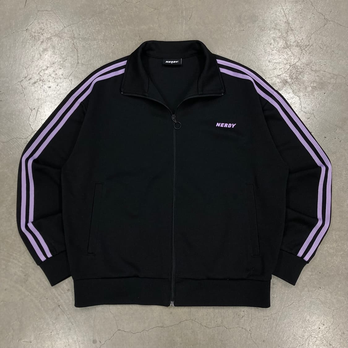 널디 블랙 컬러 스몰 로고 사이드 라인 트랙탑 져지 상품이미지1