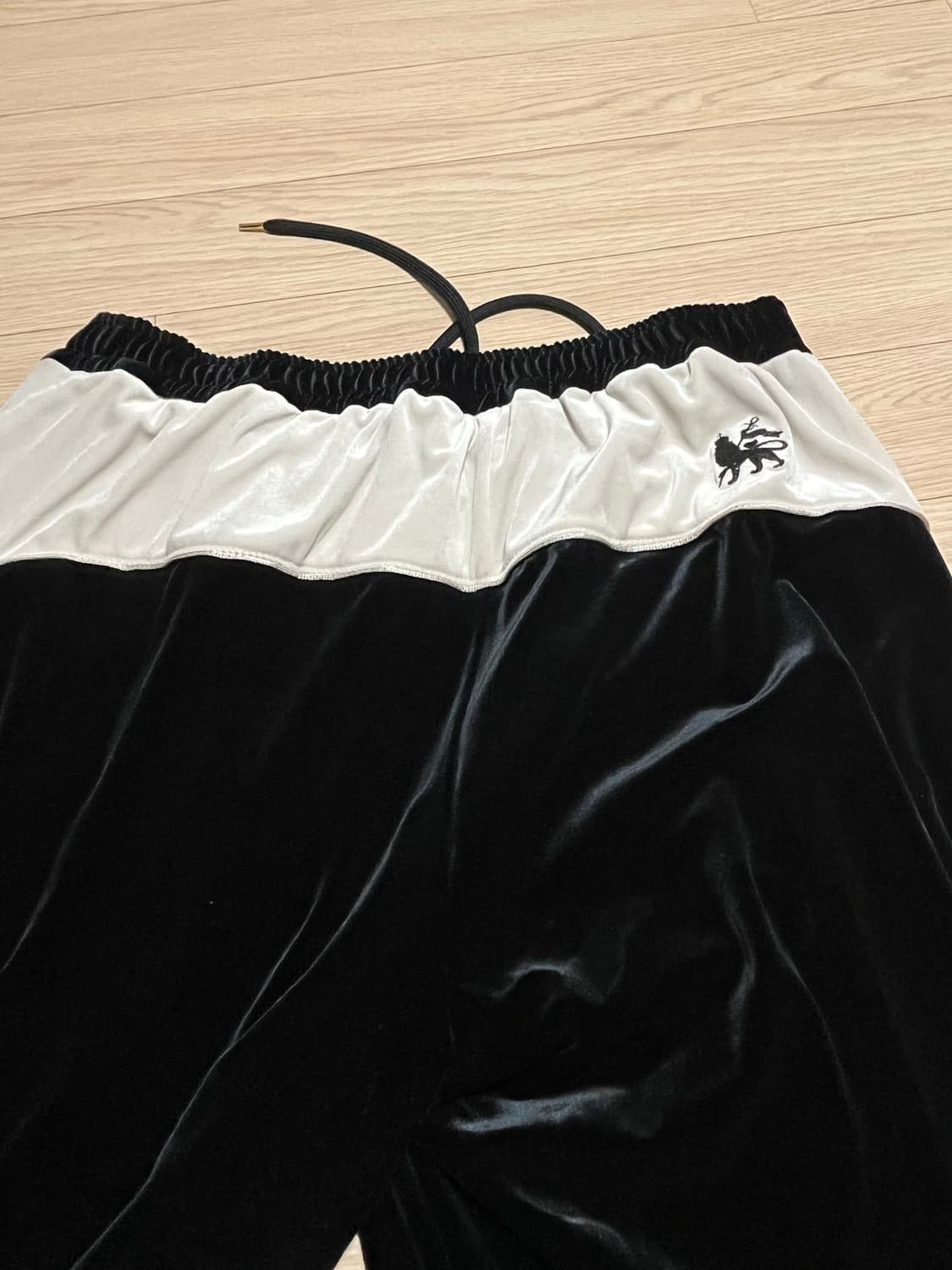 사스콰치 패브릭스 24FW 벨루어 트랙팬츠 L 블랙 (니들스 상위호환) 상품이미지4