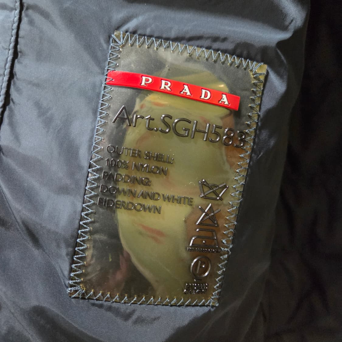 프라다 트라이앵글 경량 구스 패딩 상품이미지6
