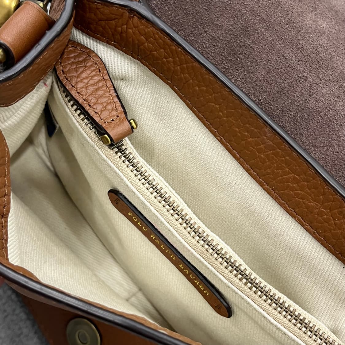 폴로 랄프로렌 페블 레더 레녹스 스몰 숄더백 상품이미지8