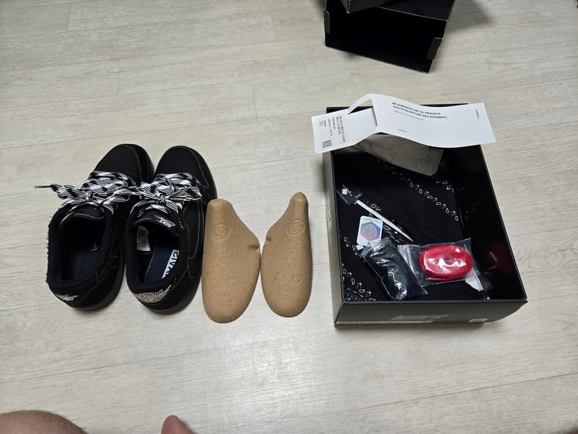 트래비스 스캇 블랙팬텀 255사이즈팝니다 상품이미지6