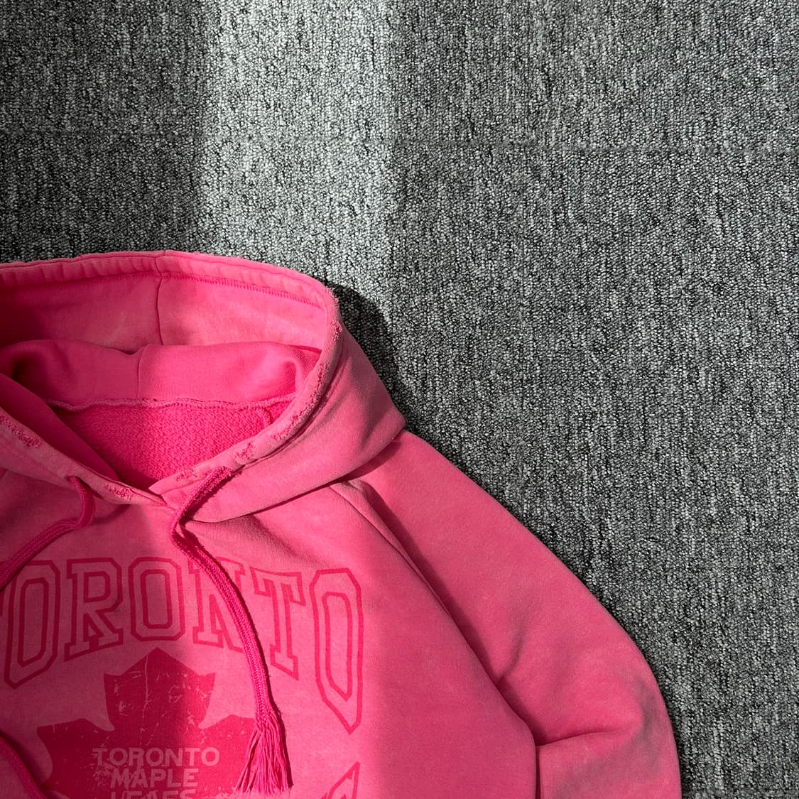 캐나다 토론토 핑크 데미지 후드티 상품이미지2