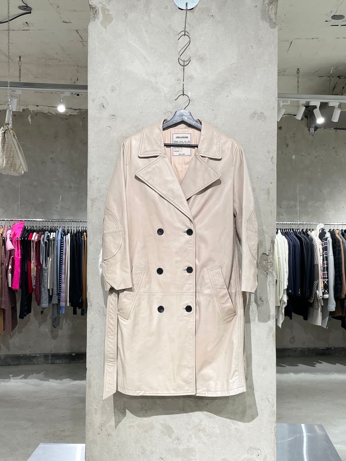 쟈딕 앤 볼테르 라이트 베이지 엘보패치 카우레더 코트 상품이미지1