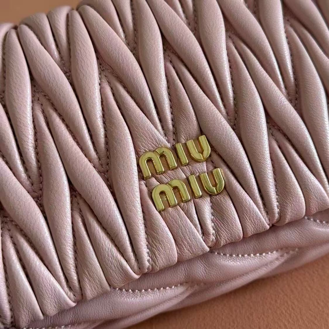미우 미우 마테라쎄 나파 가죽 미니백 상품이미지5