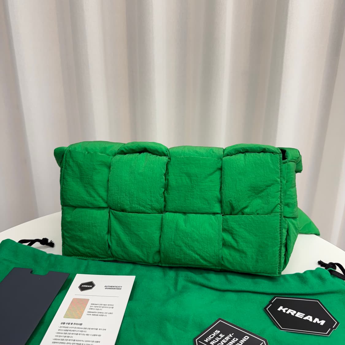 [정품] 보테가베네타 패딩 테크 카세트백 그린 상품이미지2